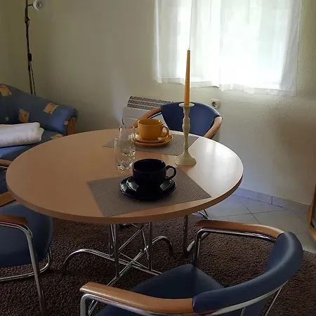 Behn Ferienhaus 1 Hof *